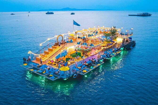 Exclusive Squid Fishing on Chic Floating Café from Pattaya - The Art of Night Squid Fishing