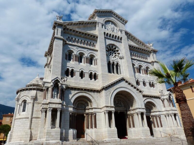 Excursion to Eze and Monaco: Half Day Shared Tour 5h - Exploring the Medieval Eze