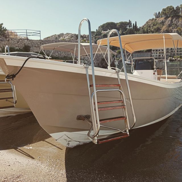 EXCURSIONS BOAT - Included Amenities