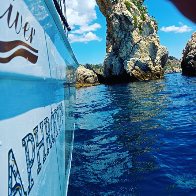 EXCURSIONS BOAT - Accessibility and Restrictions