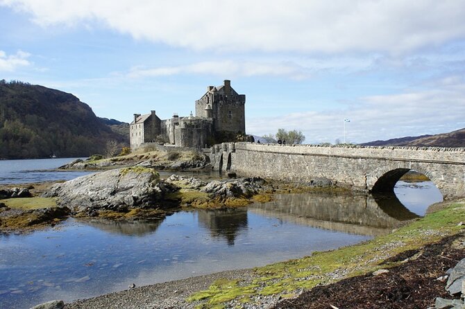 Executive Travel & Guided Tours Through the Highlands of Scotland - Adventure at Urquhart Castle