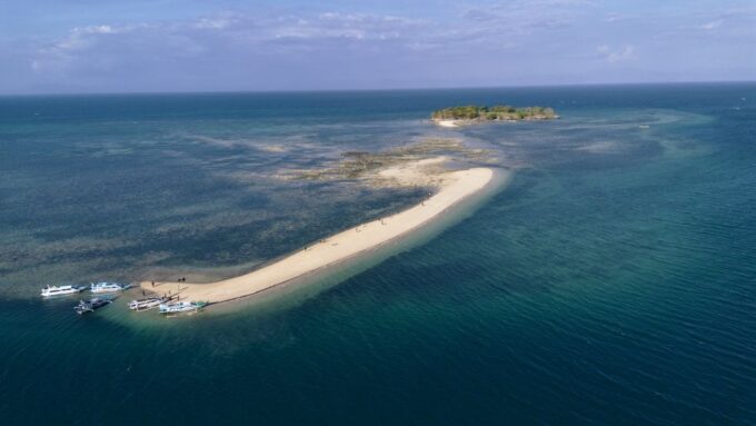 Exotic Escape Island : Pink Beach and Snorkeling Daily Tour - Private Group Experience
