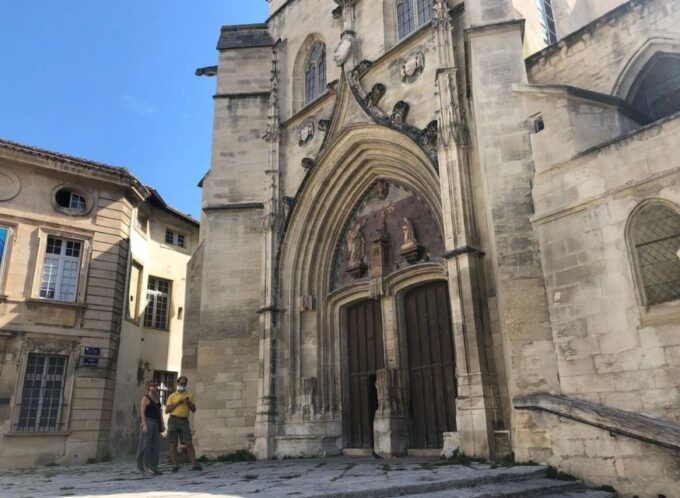 Expedition Avignon: a City Adventure at Your Own Pace - Language & Assistance