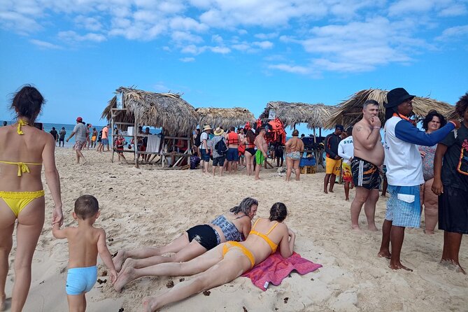 Experience Cayo Arena With Snorkeling and Lunch Buffet - Getting There