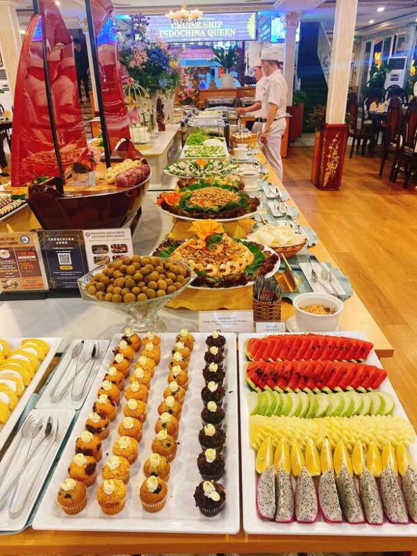 Experience Dinner On Luxury Cruise Along Saigon River - Onboard Entertainment