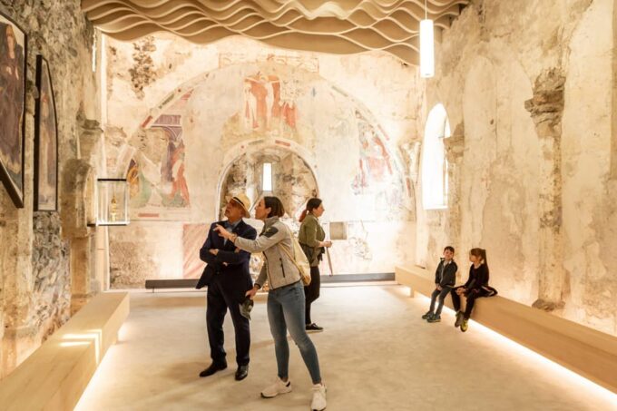 Experience Heinfels Castle: Guided Tour Through the Medieval Castle - Castles Architectural Features