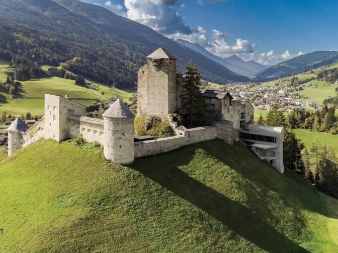 Experience Heinfels Castle: Guided Tour Through the Medieval Castle - Exploring the Regions History