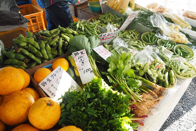 Experience the Energy of Kochi: Sunday Market Tour Includes Kochi Castle - What to Expect