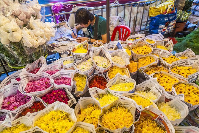 Experience Typical Thailand at Night Including Streetfood Dinner & Foot Massage - Dinner in Chinatown