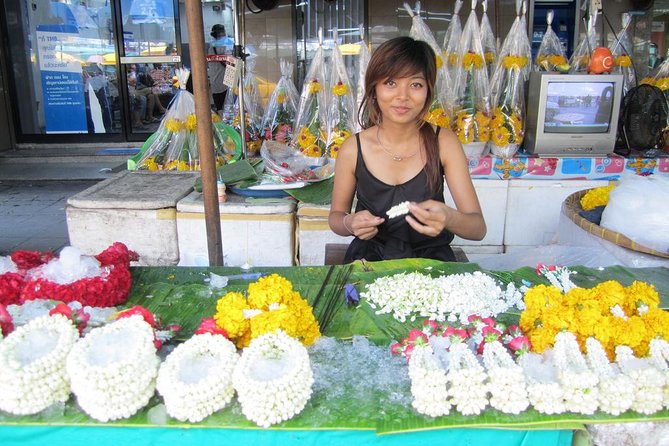 Experience Typical Thailand at Night Including Streetfood Dinner & Foot Massage - Logistics and Pricing