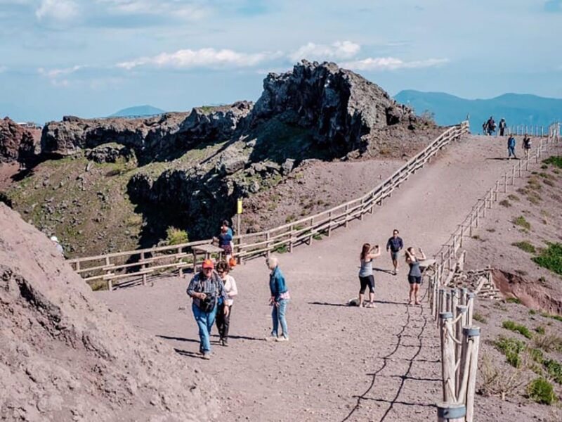 Experiencing History: Cultural Tour of Pompeii and Vesuvius - Key Points