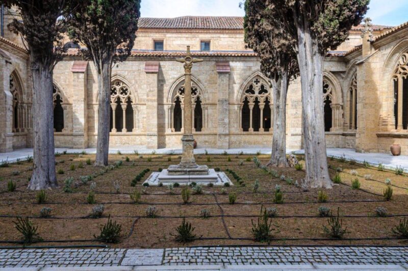 Exploration of Compostela Walking Tour for Families - Inclusion Details