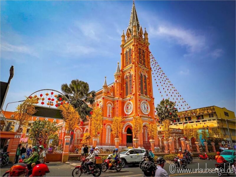 Explore 5 Districts In Ho Chi Minh City By Motorbike - Exploring District 1