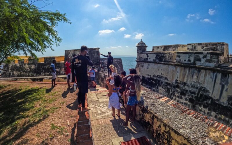 Explore 5 Islands of the Rosary With Lunch Included - Transportation and Guides