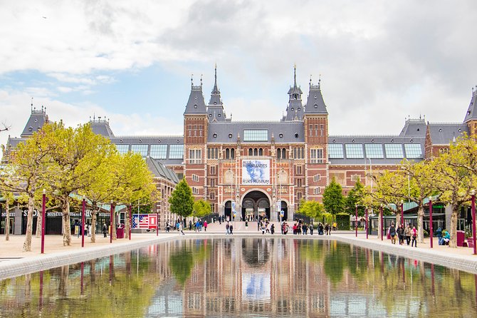 Explore Amsterdam'S Art and Culture With a Local - Vibrant Atmosphere and Street Art