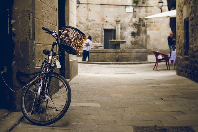 Explore Barcelonas Best Street Art Quarter With a Local - Artistic Highlights