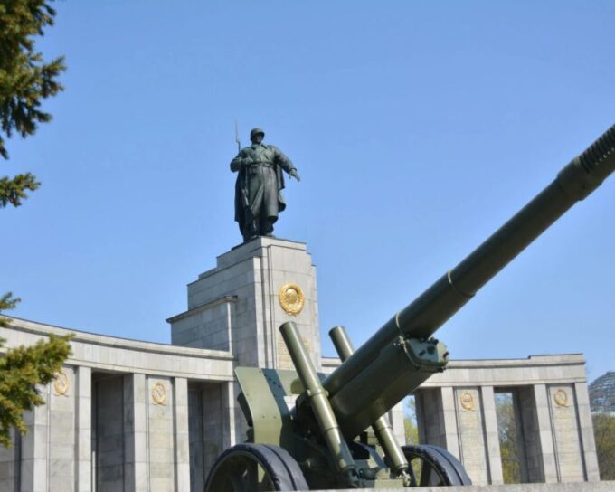 Explore Berlin Tour: History and Highlights - Meeting and Return Point