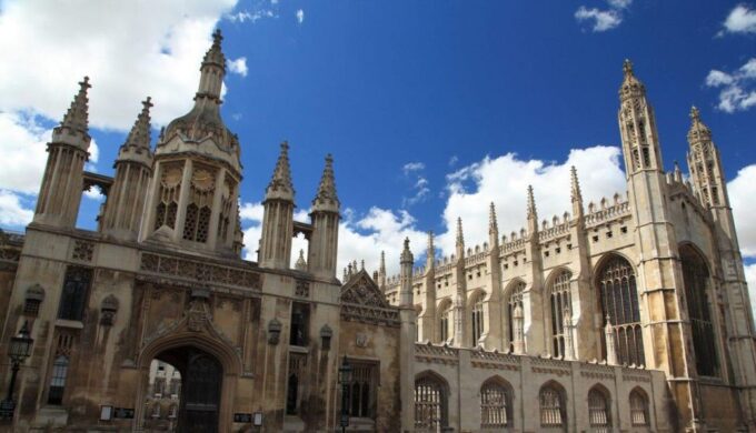 Explore Cambridge With Family – Walking Tour - Historic Landmarks