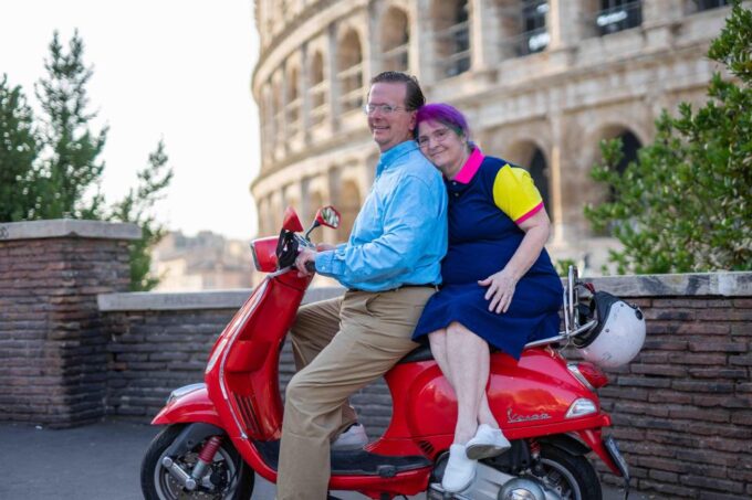 Explore City on Vespa With Professional Photographer - Frequently Asked Questions