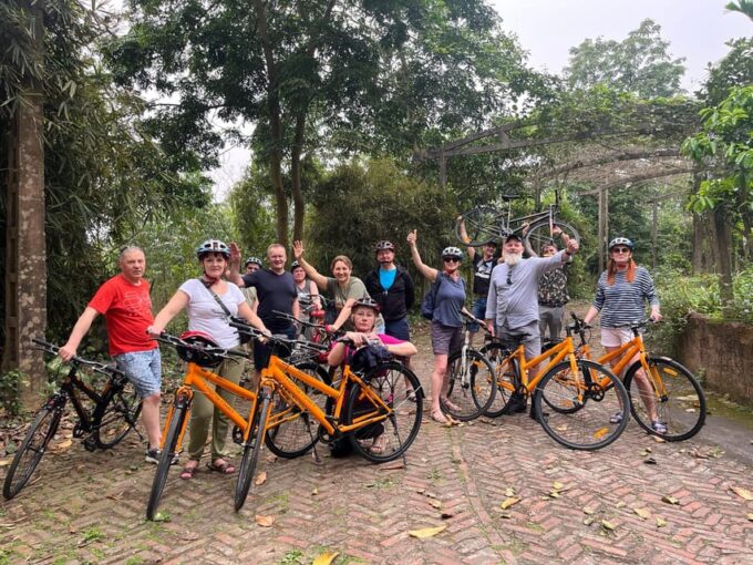 Explore Duong Lam Village With Mia Pagoda, Phung Hung Temple - Exploring Mia Pagoda