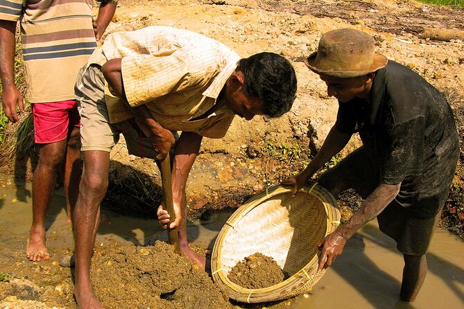Explore Gem Mines in Rathnapura From Colombo - Key Points