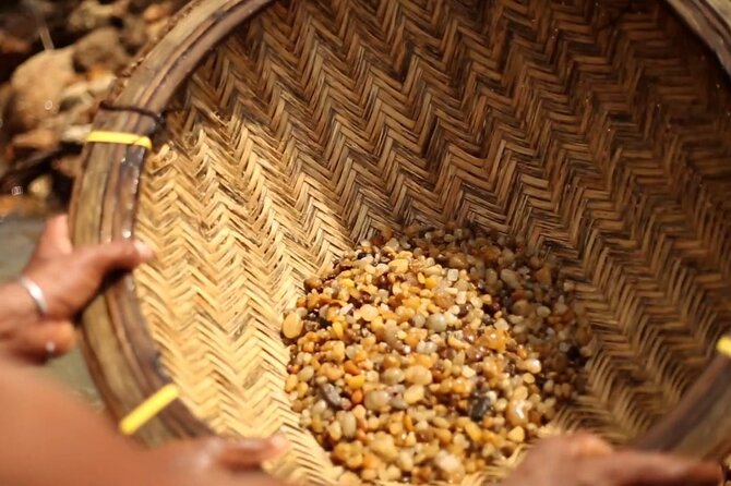 Explore Gem Mines in Rathnapura From Colombo - Gem Mines Exploration