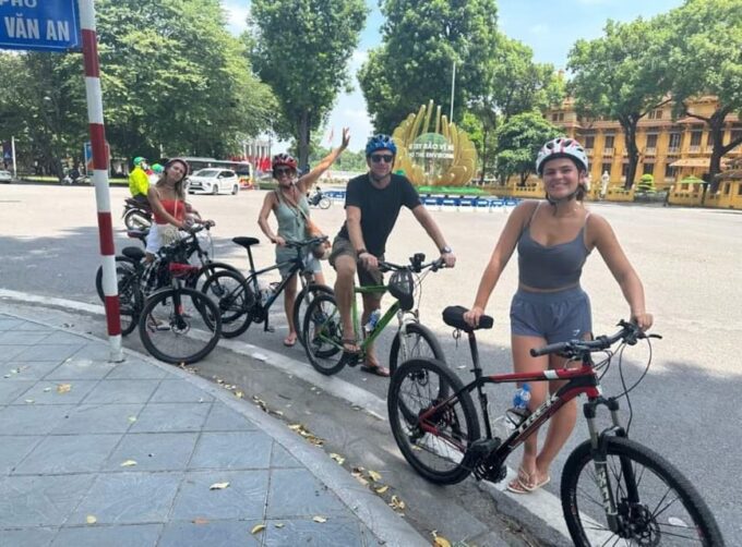Explore Hanoi Down Town and Countryside Biking Tour - Break Time Destinations