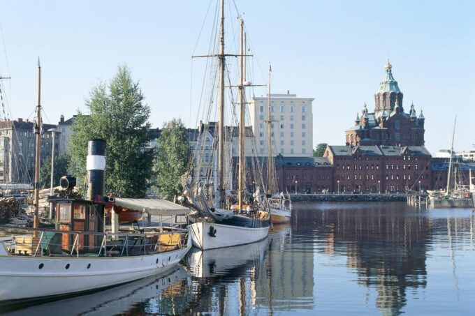 Explore Helsinki in Any Weather, Using the Saxdor 320 Gtc. - Cost and Duration