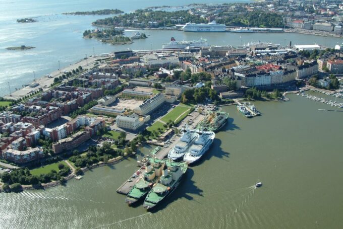 Explore Helsinki in Any Weather, Using the Saxdor 320 Gtc. - Booking and Cancellation Policy