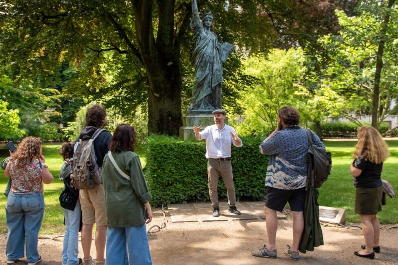 Explore Hemingway'S Paris With an Actor-Guide - Key Points