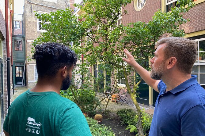 Explore Hidden Streets With Friends - Private Tour - Significant Locations and Iconic Landmarks