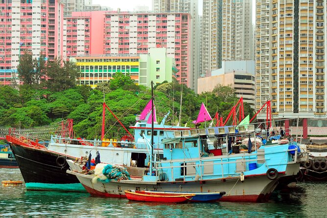 Explore Hong Kong: Aberdeen + Public Housing Estate Group Tour - Discovering Aberdeen