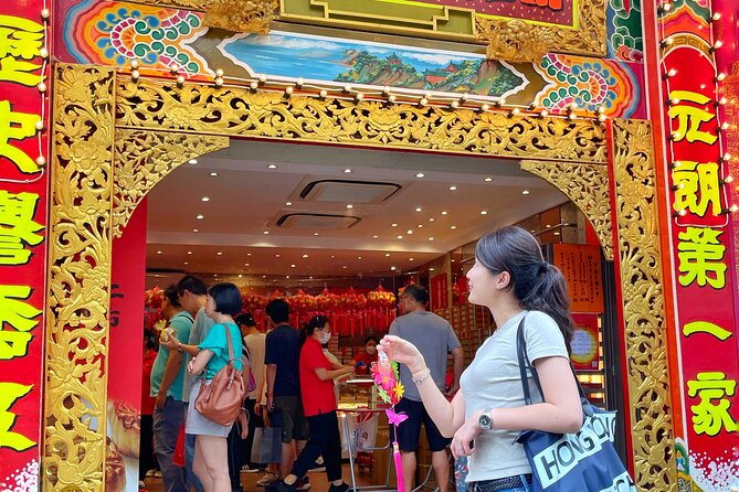 Explore Hong Kong: Aberdeen + Public Housing Estate Group Tour - Highlights and Recommendations