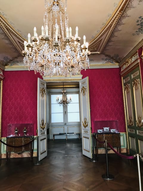Explore Iconic Masterpieces At The Louvre Museum - Tips for an Unforgettable Louvre Experience
