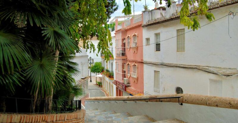 Explore Marbella Old Town: Authentic Tapas Food Tour - Esculturas De Dalí