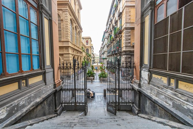 Explore Naples in 60 Minutes With a Local - Small Group Setting
