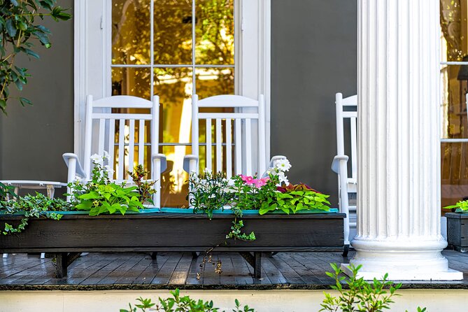 Explore New Orleans Garden District: Private 2-hour Walking Tour - Explore the Garden Districts History