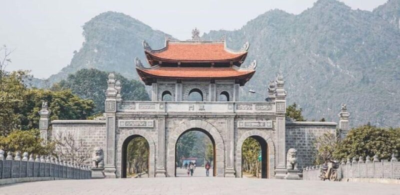 Explore Ninh Binh: Hoa Lu, Tam Coc, Mua Cave Full Day - Boat Trip Through Landscapes