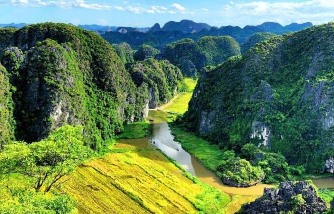 Explore Ninh Binh: Hoa Lu, Tam Coc, Mua Cave Full Day - Exploring Mua Cave