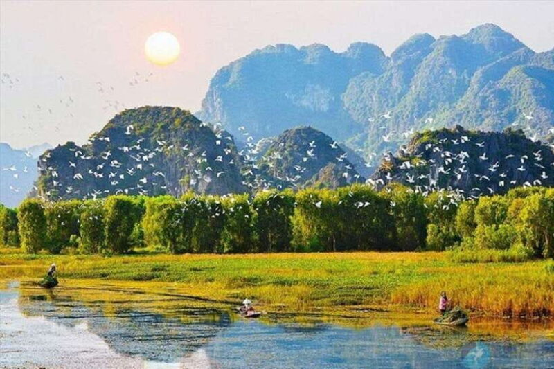 EXPLORE NINH BINH: VAN LONG – HOA LU – MUA CAVE - Climbing Mua Cave and Dragon Mountain