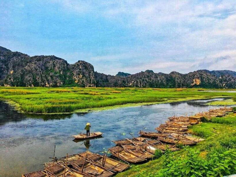 EXPLORE NINH BINH: VAN LONG – HOA LU – MUA CAVE - Bamboo Boat Ride Experience