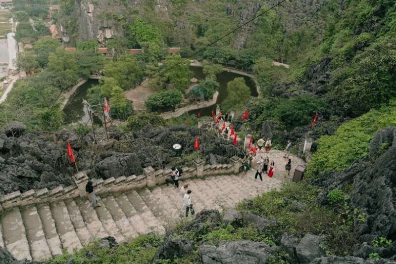 EXPLORE NINH BINH: VAN LONG – HOA LU – MUA CAVE - Lunch and Dining