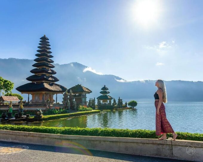 Explore North Bali: Bratan Temple, Waterfall & Rice Terrace - Handara Gate: Symbol of Balis Spirituality