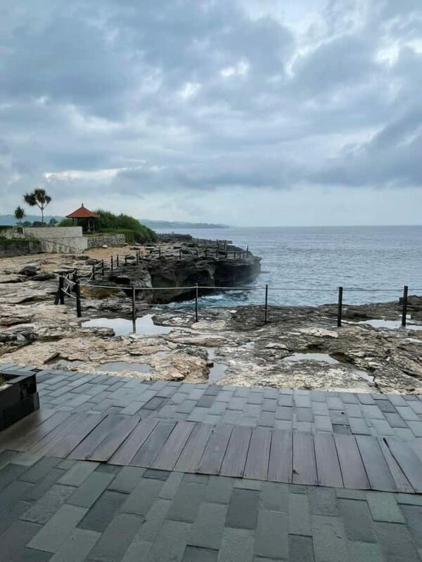 Explore Nusa Lembongan with Traditional Car & Local Guide - Key Points