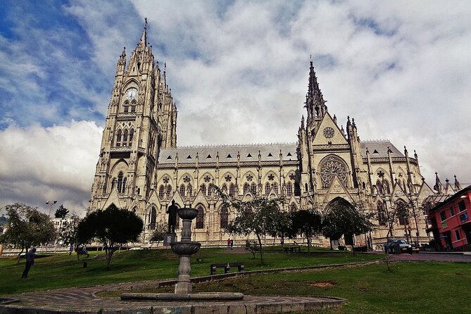 Explore Old Town Quito: Sightseeing, Food, Culture Small Group Walking Tour - Tour Overview