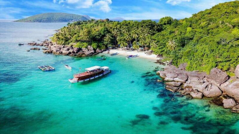 EXPLORE PHU QUOC: CABLE CAR + 4 ISLAND TRIP BY SPEED BOAT - Exploring Xuong Island (Buom Island)