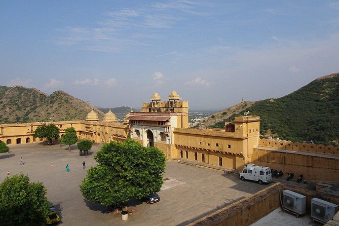 Explore Pink City Jaipur - Exploring Hawa Mahal