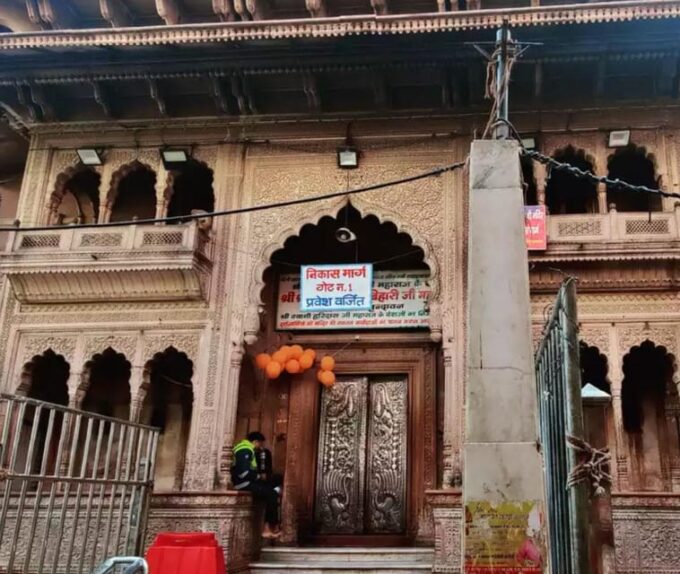 Explore Prem Mandir : Mathura Vrindavan Tour - Return Journey