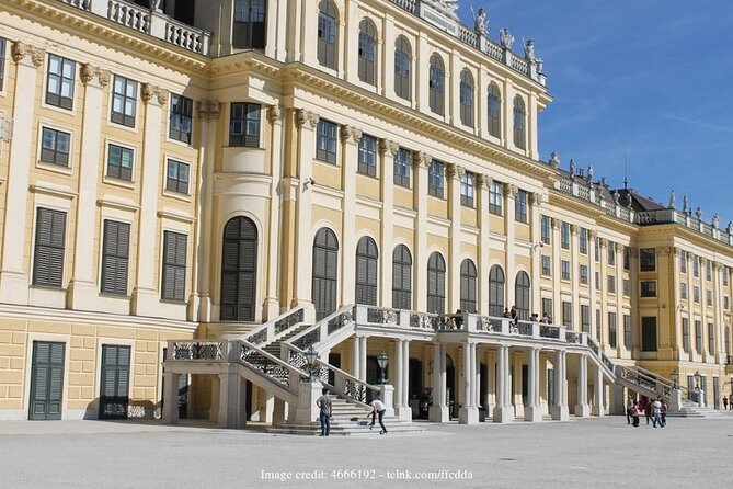 Explore Schönbrunn Palace & Gardens: Private 2.5-hour Guided Tour - Discovering the Palaces Rich History