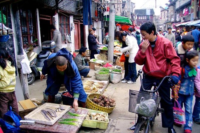 Explore Shanghai Ancient Downtown With Authentic Local Food - Yu Garden Exploration